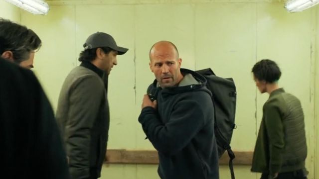 Bleu marine et gris pull hoodie, portés par Jonas Taylor (Jason Statham) comme on le voit dans Le Meg