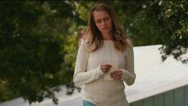 The sweater in white as worn by Gabby (Teresa Palmer) in The Choice