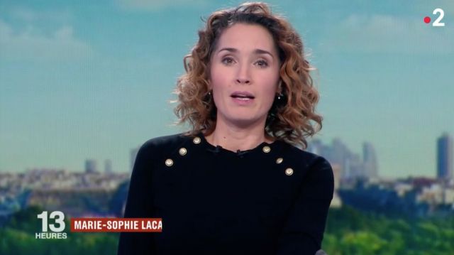 The sweater worn by Marie-Sophie Lacarrau in The journal of 13H of December 12, 2018
