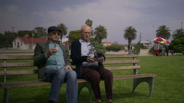 Veste en cuir portés par Sandy Kominsky (Michael Douglas) dans le Kominsky Méthode S01E06
