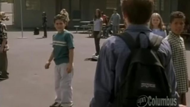 The backpack of Malcolm (Frankie Muniz) in Malcolm S03E04