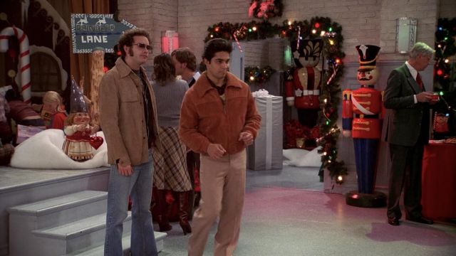 The brown jacket worn by Steven Hyde (Danny Masterson) That '70s Show S07E11