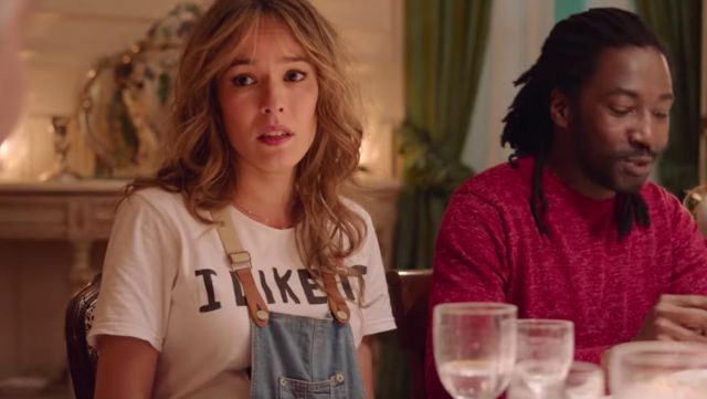 The t-shirt "I Like It" by Laure Verneuil (Élodie Fontan) in what is one has yet done the good God ?