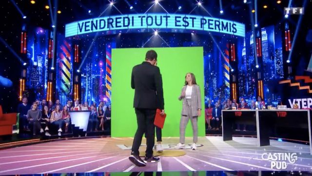 Le Pantalon Gris A Carreaux De Camille Lellouche Dans Vendredi Tout Est Permis Du 2 Fevrier 2019 Spotern