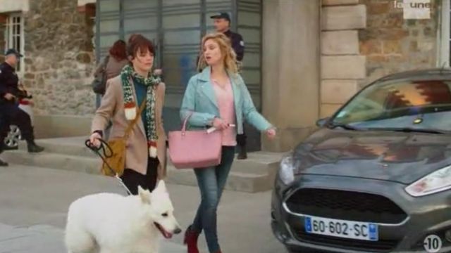 The coat blazer worn by Adele Delettre (Juliette Roudet) in Profiling S09E04
