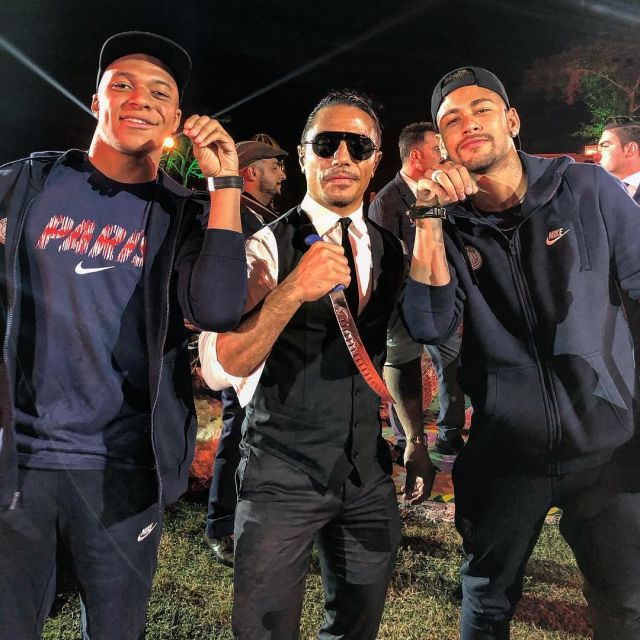 Preguntar lunes viudo Nike Blue Hoodie usada por Neymar como se ve en la cuenta de Instagram de  @Nusr_et | Spotern