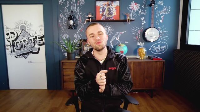 La veste noire à capuche Adidas de Squeezie dans sa vidéo YouTube LES SPORTS IM­PRO­BABLES