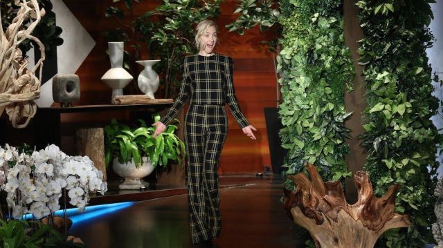 Conjunto a cuadros usado por Saoirse Ronan en The Ellen DeGeneres Show enero, 2018
