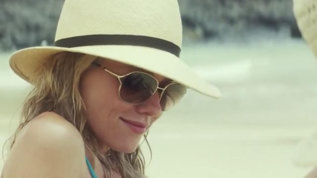 The sunglasses worn by Lil (Naomi Watts) in Perfect Mothers
