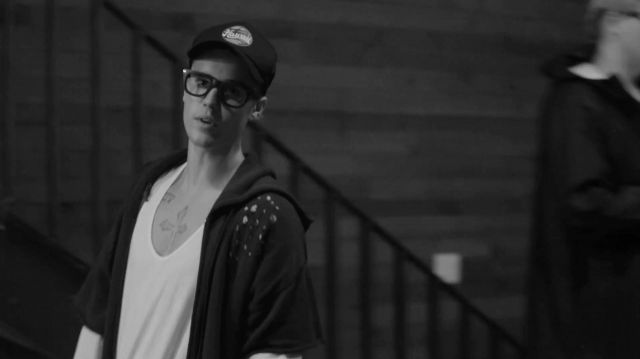 Veste à capuche en gris porté par Justin Bieber comme on le voit dans le regret (Acoustique) de musique vidéo avec Skrillex & de SANG