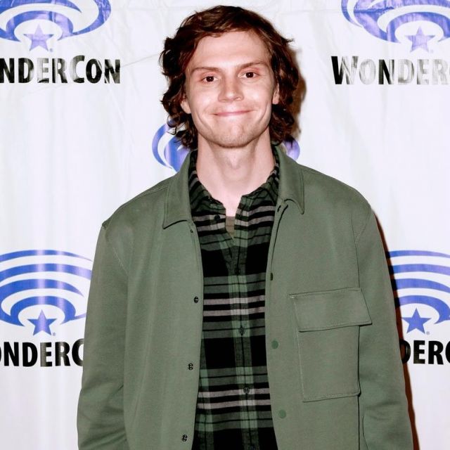 Khaki jacket worn by Evan Peters at WonderCon 2019 for Dark Phoenix