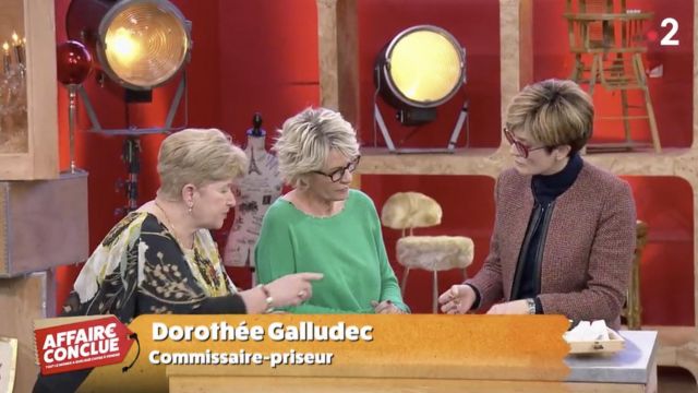 Le pull vert de Sophie Davant dans l'émission Affaire conclue du mardi 2 avril 2019