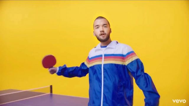 La veste colorée portée par Oli dans le clip Nous aussi 2 de Bigflo & Oli