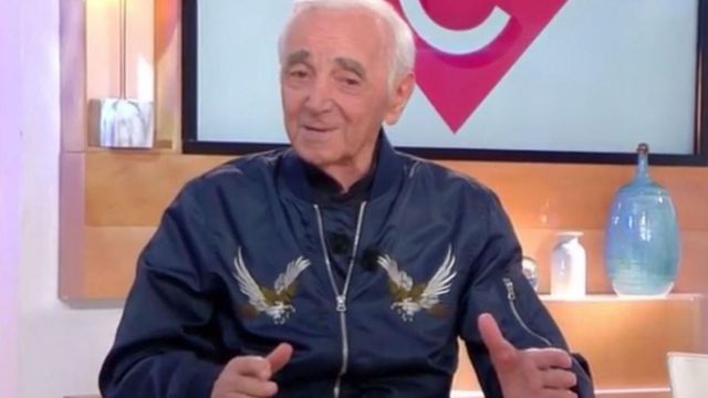 Le blazer bomber porté par Charles Aznavour dans C à vous