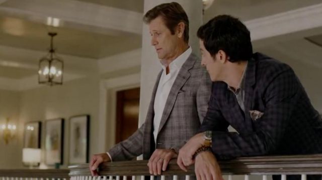 The jacket plaid worn by Blake Carrington (Grant Show) in Dynasty S02E03