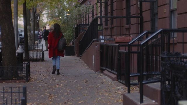 The red coat worn by Tiff (Zoe Levin) in "Bonding" (S01E01)