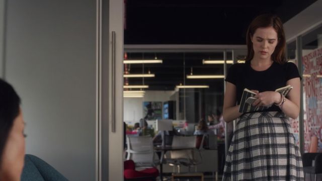 The plaid skirt worn by Harper (Zoey Deutch) in Small strokes mounted