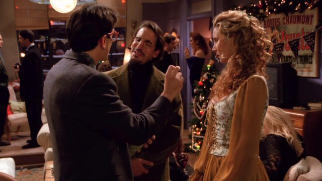 Robe portée par Phoebe Buffay (Lisa Kudrow) dans Friends TV show dressing (Saison 1 Épisode 10)