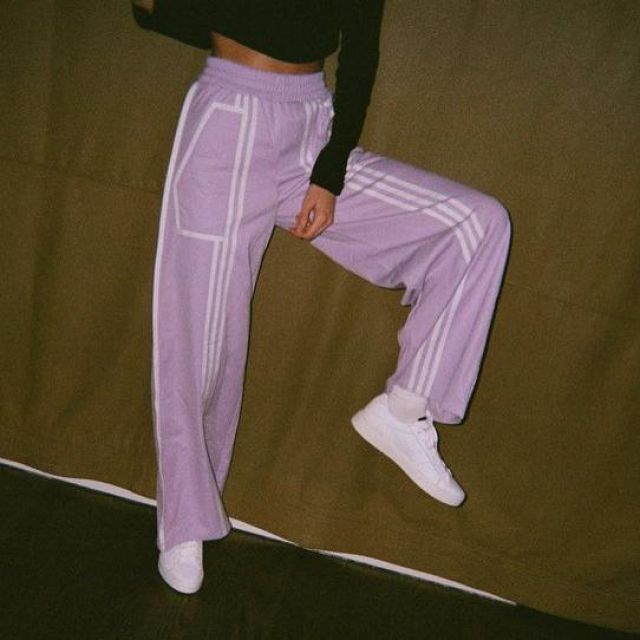 Le pantalon de survêtement porté par Kendall Jenner sur le compte Ins­ta­gram @Ken­dall­jen­ner