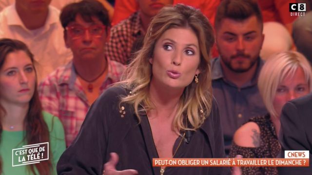The zipped jacket worn by Caroline Ithurbide in It is that of the tv ! of may 23, 2019