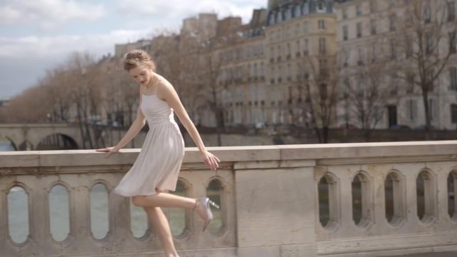 The white dress worn by Naomi Schmidt in the advertising Miss Rochas