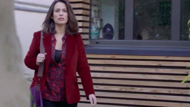 The blazer red bordeaux of Clem Boissier (Lucie Lucas) in Clem (S09E04)