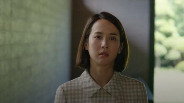 The shirt to small tiles in beige and white worn by Yeon-Kyo (Cho Yeo-jeong) in Parasite