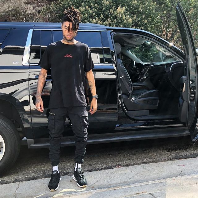 Black tee with red text print worn by Scarlxrd as seen on his In­sta­gram Ac­count @Scar­lxrd