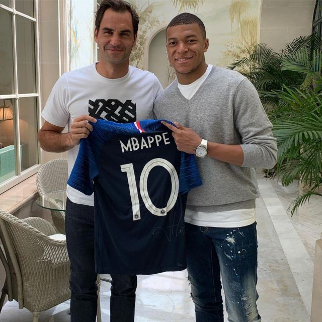 The white t-shirt with printed black square worn by Roger Federer in Paris on may 28, 2019 with Kylian Mbappé