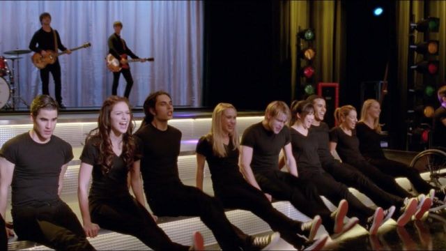 Les sneakers du Glee Club portées par Tina Cohen-Chang (Jenna Ushkowitz) lors de la performance Footloose dans Glee S04E15