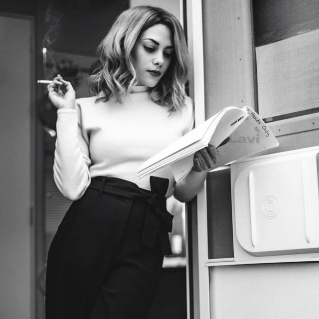 White Turtleneck worn by Inbar Labi as seen on her In­sta­gram Ac­count @In­barlavi