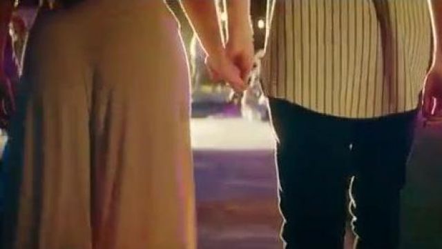 The pants of the girl in the clip Bye Bye Squeezie and Jouca
