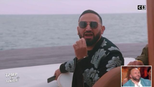 Le blouson bomber à motifs bleus porté par Cyril Hanouna dans Touche pas à mon poste en Tunisie