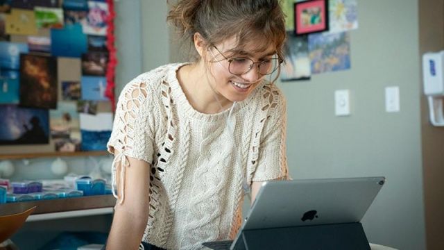 Beige Crochet Sweater worn by Stella (Haley Lu Richardson) in Five Feet Apart