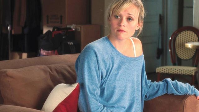Sweatshirt blue Lisa (Reese Witherspoon) in How to Know