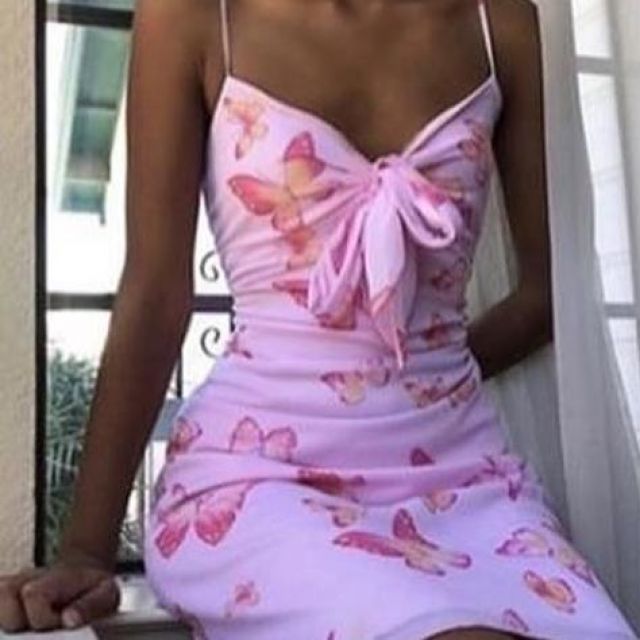 Pink butterfly dress worn by Ar­i­ana Grande on Instagram post