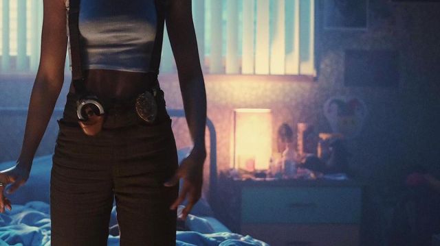 Le pantalon noir de Rue Bennett (Zendaya) dans Euphoria (S01E07)