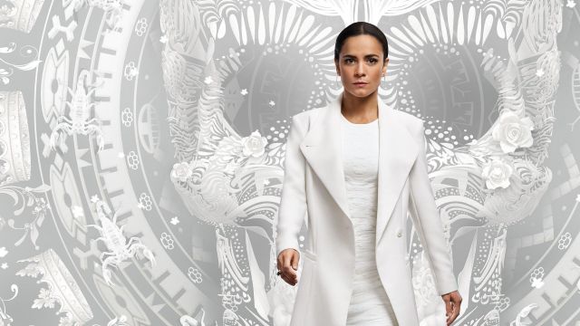 The White Dress Of Teresa Mendoza Alice Braga On A Promotional Photo Of Queen Of The South