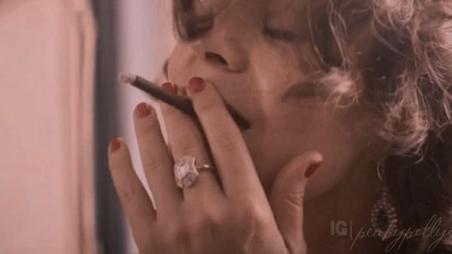 Vintage bague en diamant porté par sa Tante Polly (Helen McCrory) dans Peaky Oeillères (S05E01)