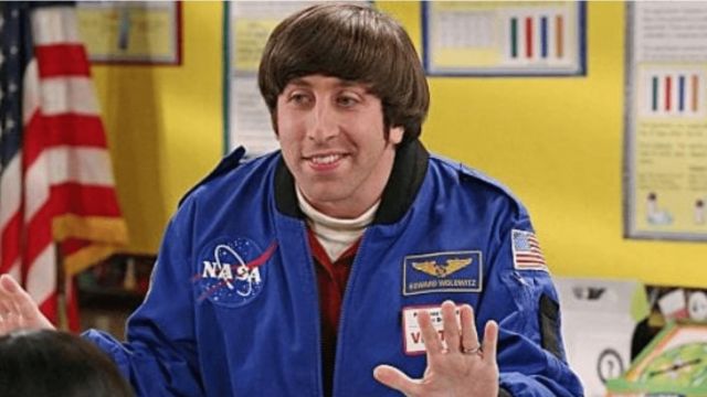 The jacket of the nasa worn by Howard Wolowitz (Simon Helberg) in the series the Big Bang Theory (S07E03)
