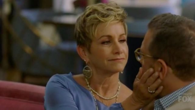 Round earrings worn by Gabrielle Carteris (Gabrielle Carteris) in BH90210 (S01E06)
