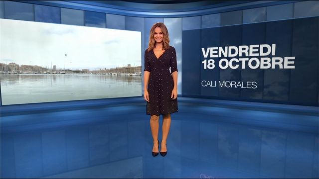 La robe noire à pois de Cali Morales dans la Météo de M6 du 18 octobre 2019