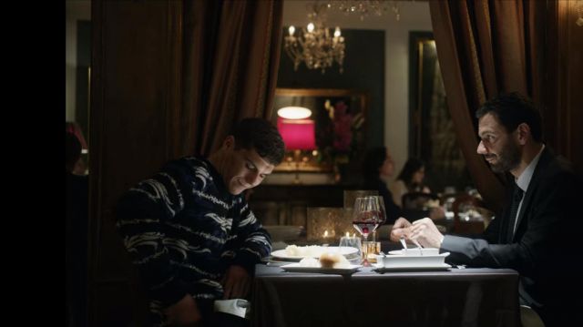 Black, blue, white sweater worn by Damiano (Riccardo Mandolini) in Baby (S02E05)