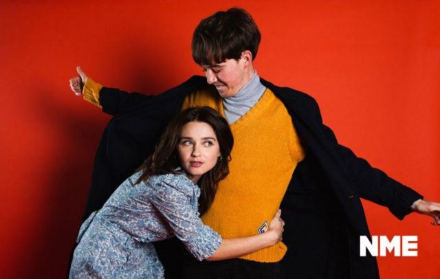 The sweater orange worn by Alex Lawther for the promo of The End of The F***ing World on NME Magazine