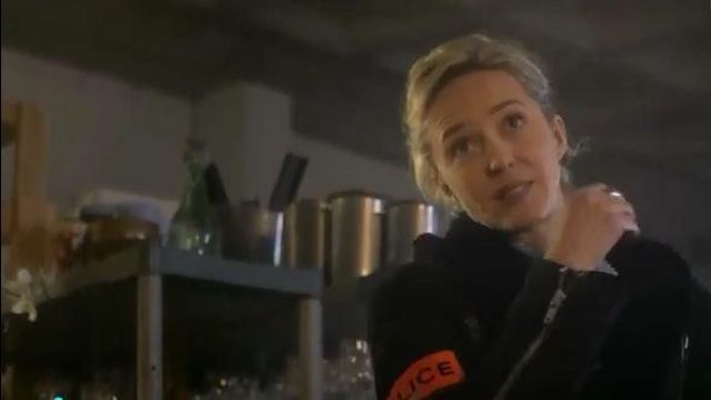 La doudoune noire fourrure de Hélène Bach (Hélène de Fougerolles) dans Balthazar Saison 2 Episode 3