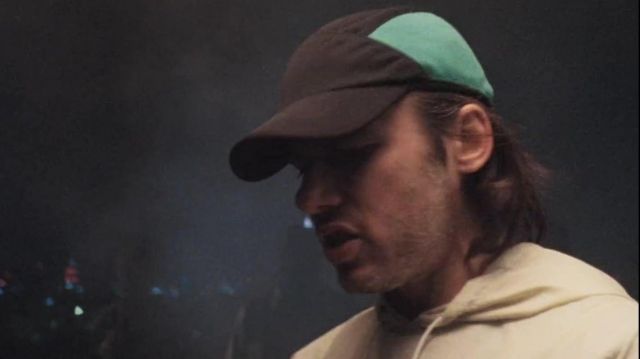 The hat blue and black Orelsan in his clip Ghosts