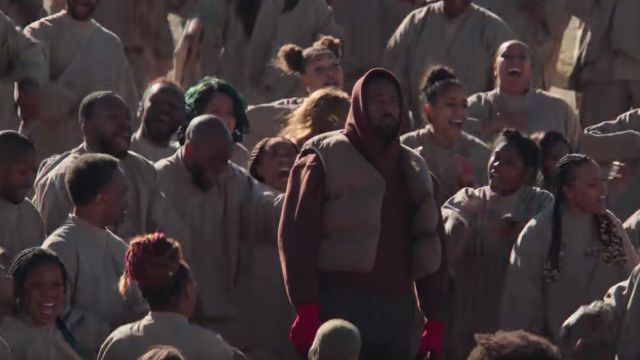 Brun bouffée veste sans manches portés par Kanye West dans son Fermé le dimanche music video