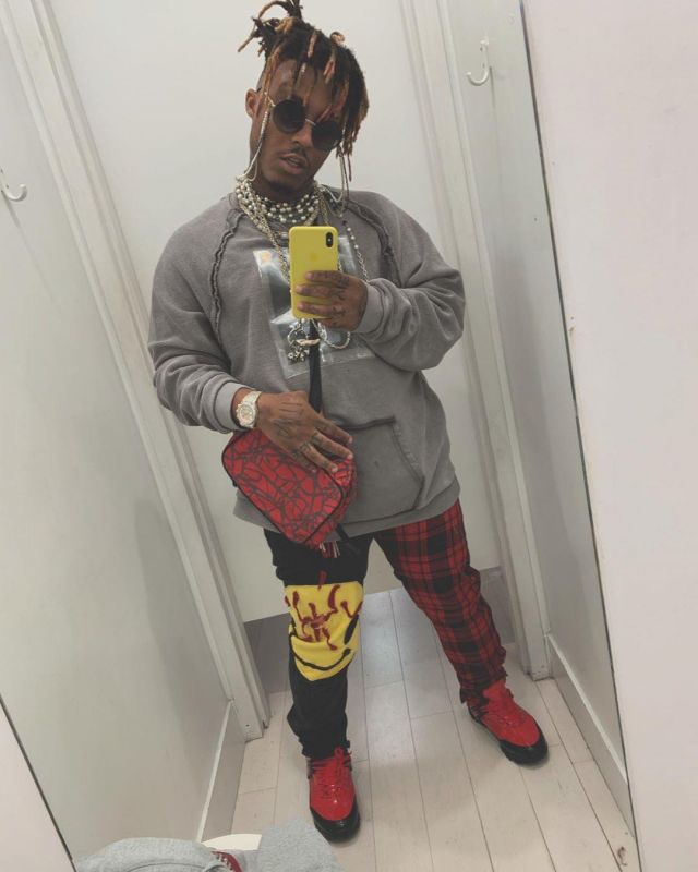 The trousers a two-tone Juice Wrld on his account Instagram @juicewrld999