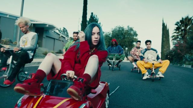 The sweatshirt hoody red Billie Eilish in her video clip Bad guy