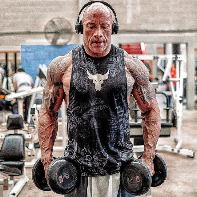 La camiseta sin mangas que lució el Rock / Dwayne Johnson en su de @therock | Spotern